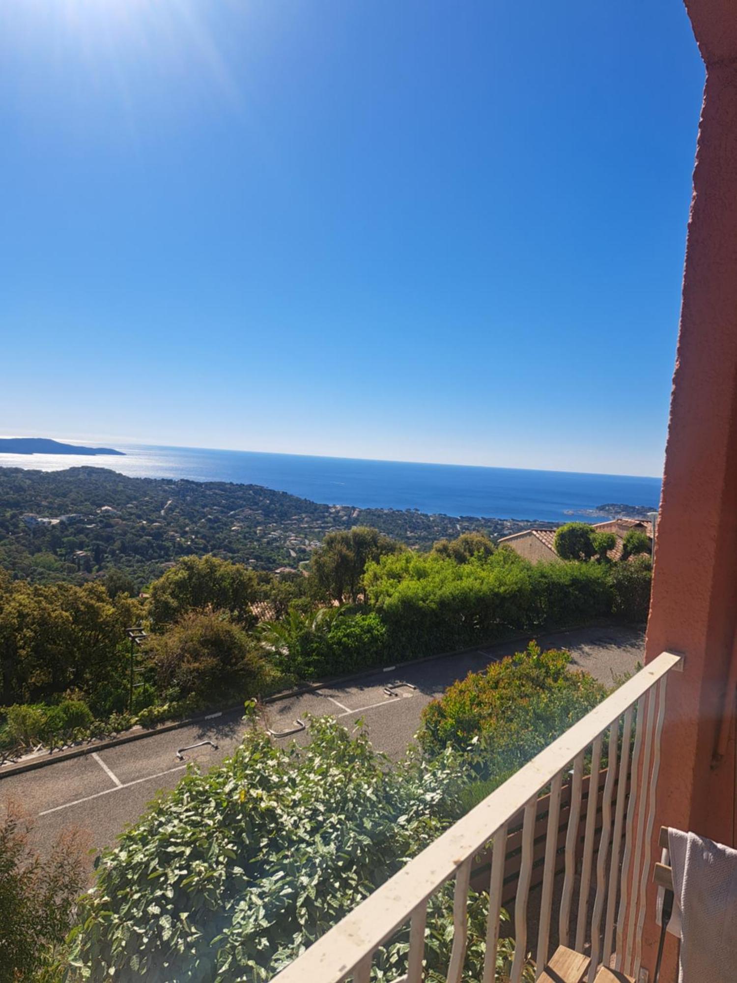 Location Vacance Vue Mer 4 A 6 Personnes Cavalaire-sur-Mer Exterior foto
